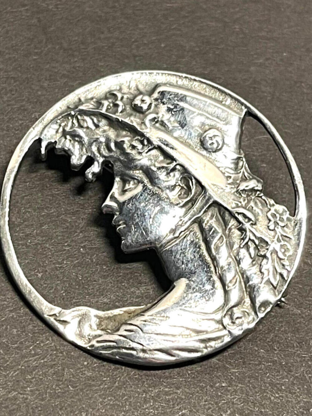 Vintage Sterling Silver Round Art Nouveau Lady Profile Brooch from 1970's - Picture 3 of 9